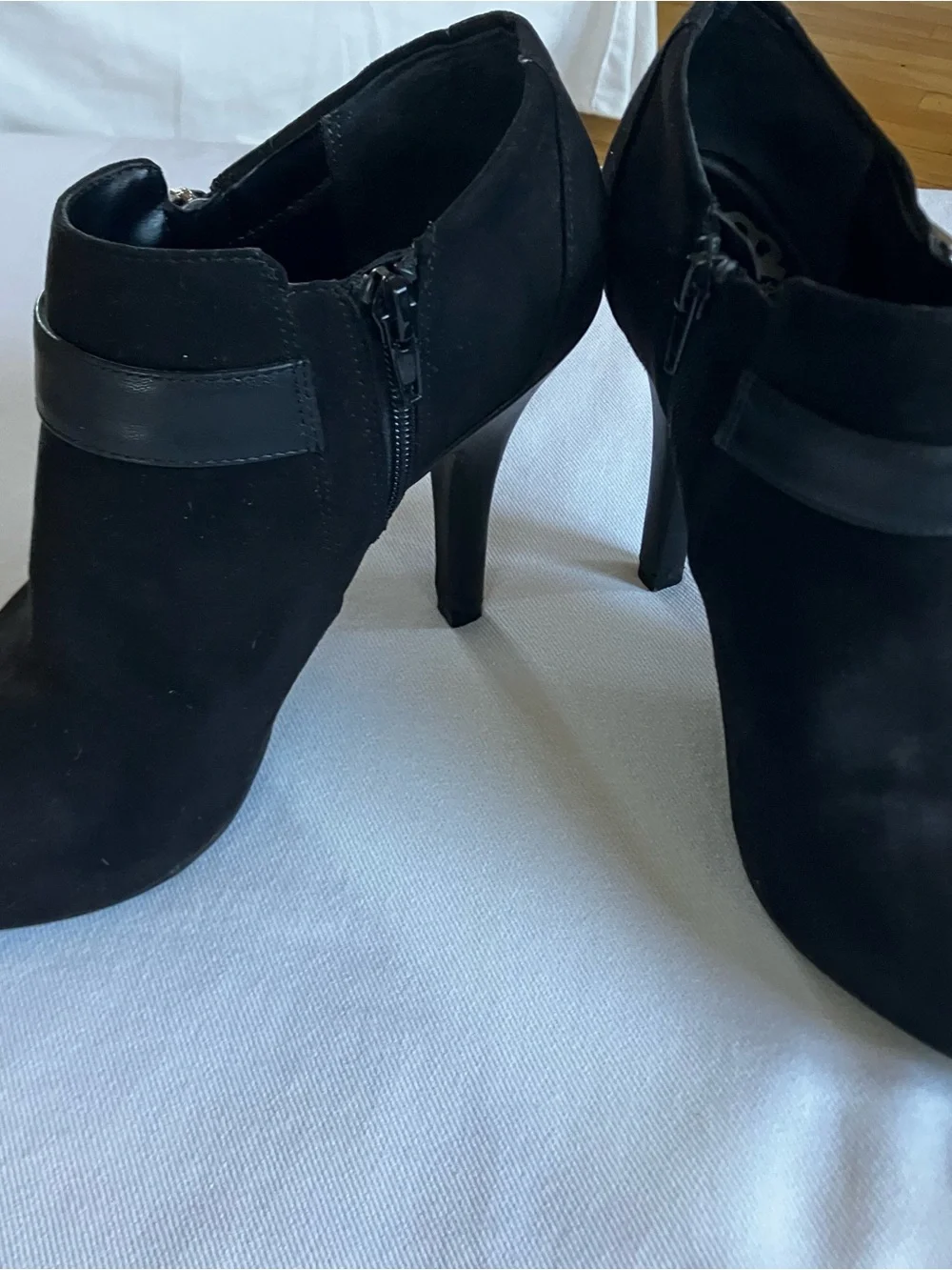 Fergalicious Size 8 Black High-Heel Ankle Booties Side Zipper with Buckle